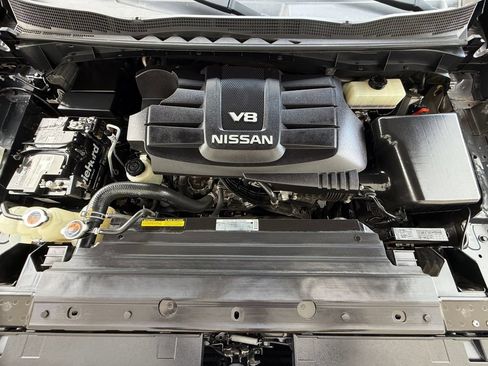 Used 2019 Nissan Titan SV AWD/4WD image 9