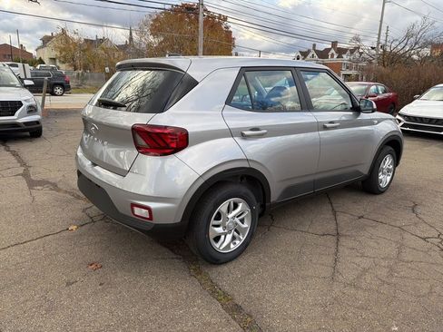 New 2026 Hyundai Venue SE image 7