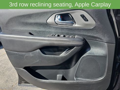 Used 2025 Chrysler Pacifica Select FWD image 36