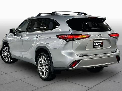 Used 2022 Toyota Highlander Platinum AWD/4WD image 12
