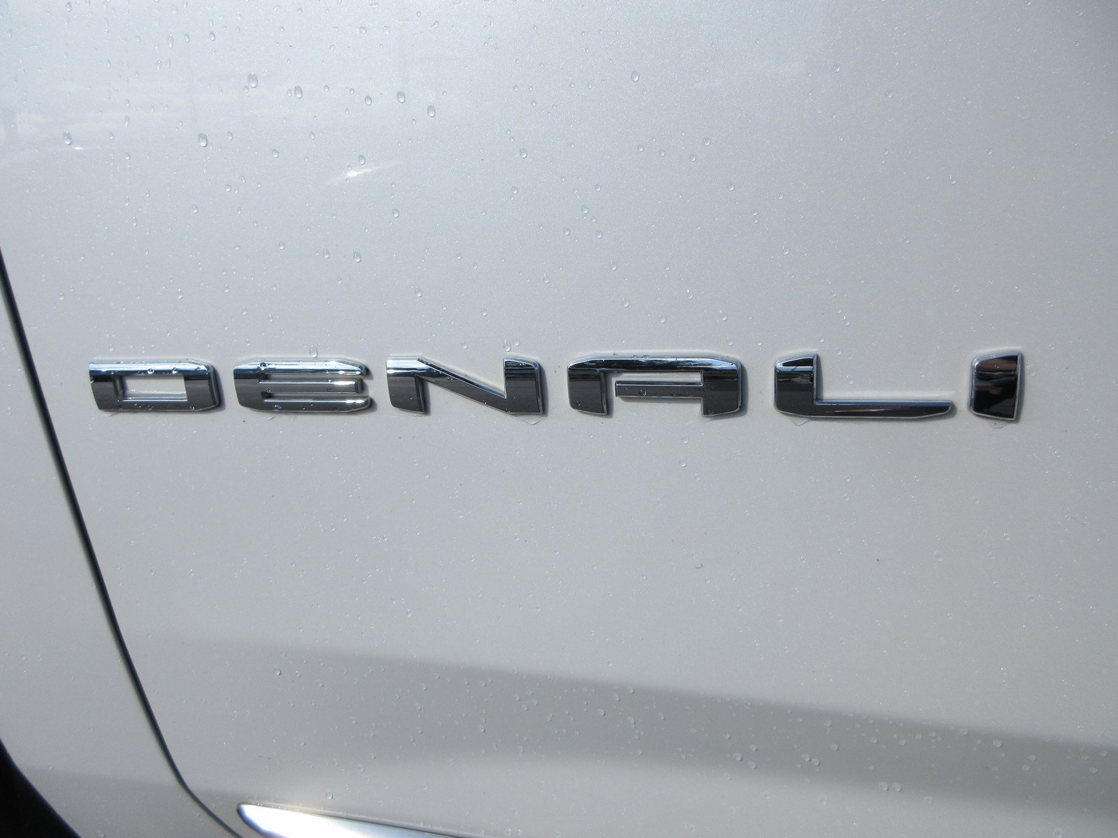 Used 2021 GMC Yukon XL Denali w/ Denali Premium Package AWD/4WD image 4