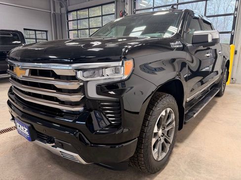 Used 2022 Chevrolet Silverado 1500 High Country w/ Z71 Off-Road Package image 4