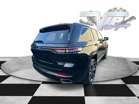 Used 2023 Jeep Grand Cherokee Overland image 2