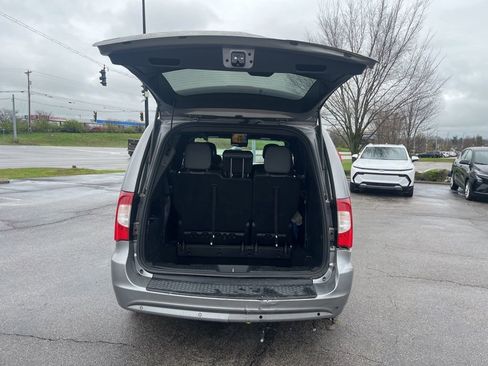 Used 2015 Chrysler Town & Country S w/ Driver Convenience Group image 12