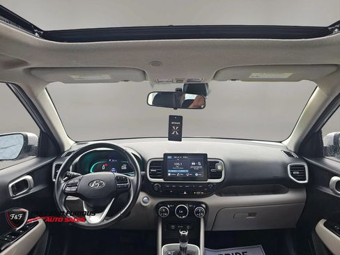 Used 2024 Hyundai Venue SEL FWD image 10