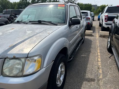 Used 2001 Ford Explorer Sport Trac 4x4 image 6