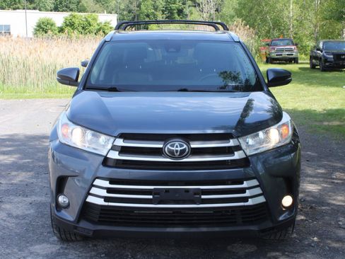 Used 2018 Toyota Highlander XLE AWD/4WD image 2