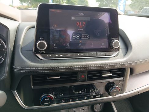 Used 2023 Nissan Rogue SV AWD/4WD image 15