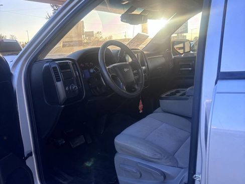 Used 2018 Chevrolet Silverado 1500 Custom w/ Custom Value Package image 19