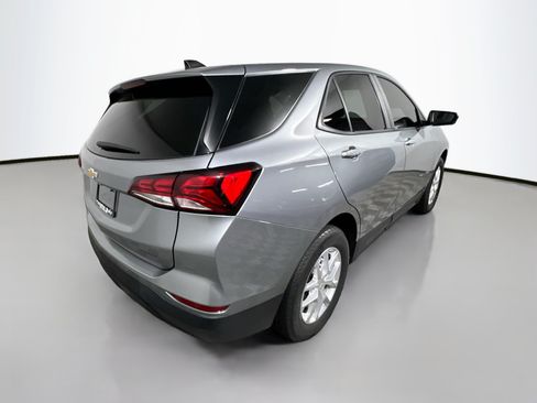 Used 2023 Chevrolet Equinox LS w/ LS Convenience Package FWD image 4