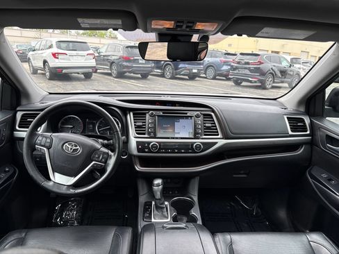 Used 2017 Toyota Highlander Limited AWD/4WD image 12