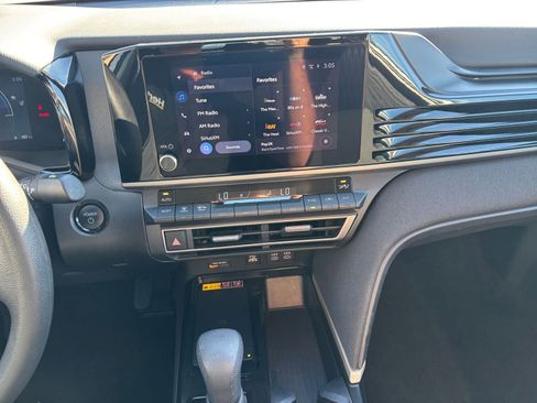 Used 2025 Toyota Camry LE image 15