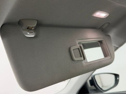 Used 2022 Audi e-tron Premium Plus w/ Premium Plus Package image 35