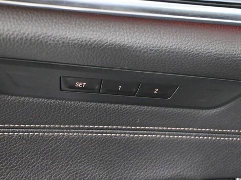 Used 2018 BMW M550i xDrive image 30