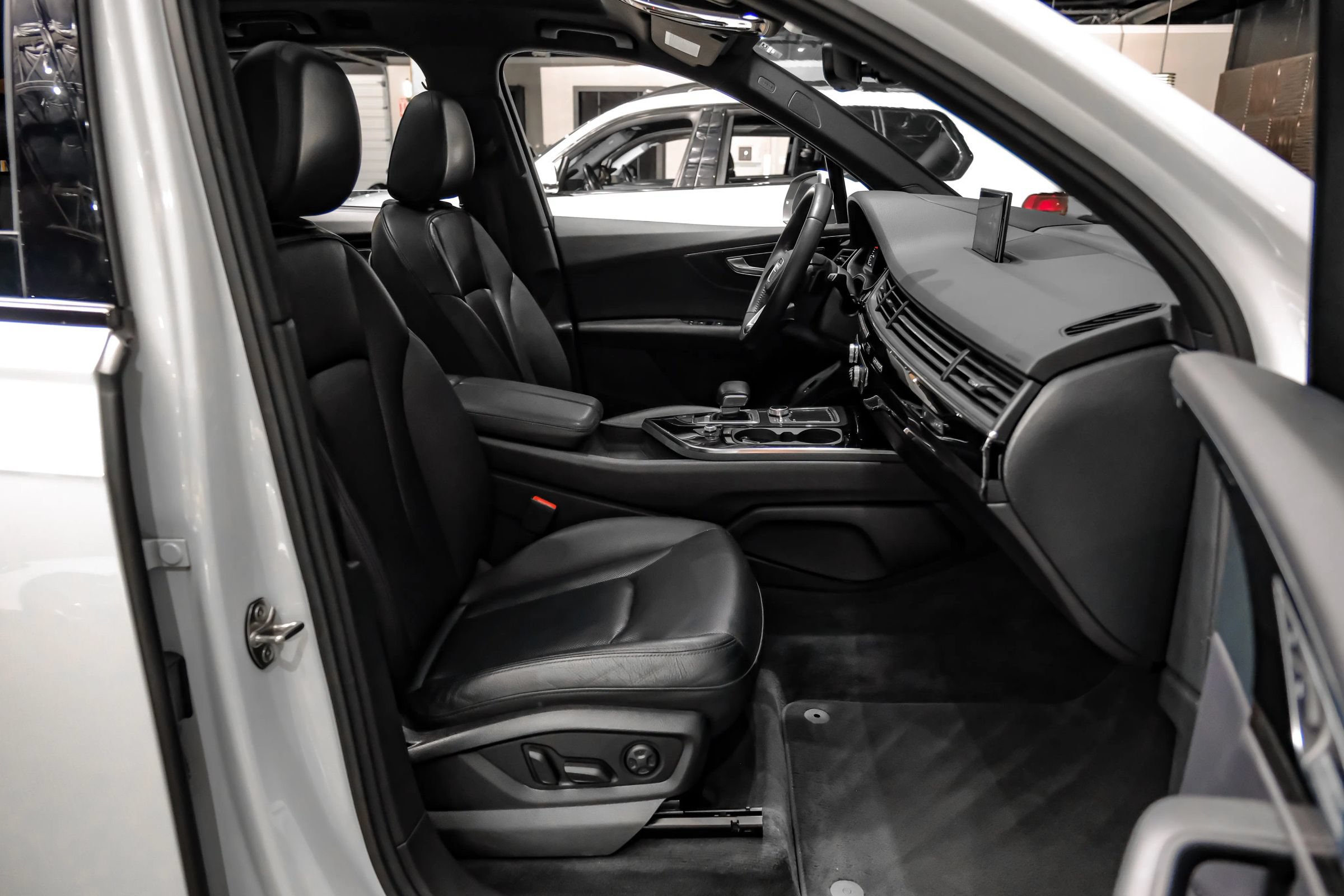 Used 2019 Audi Q7 3.0T Prestige AWD/4WD image 39