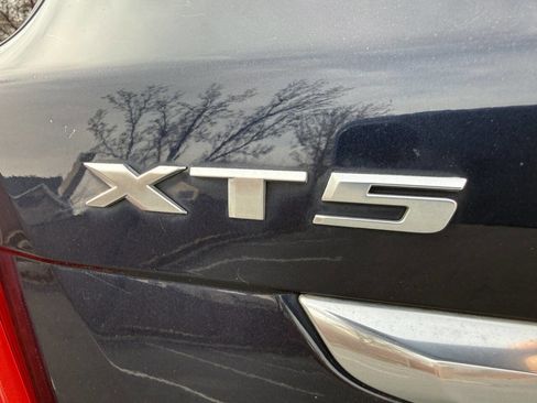 Used 2017 Cadillac XT5 Base 4dr SUV image 19