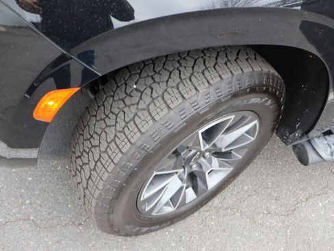 Certified 2023 Chevrolet Suburban Z71 w/ Luxury Package image 44