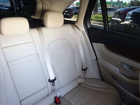 Used 2022 Mercedes-Benz GLC 300 image 17