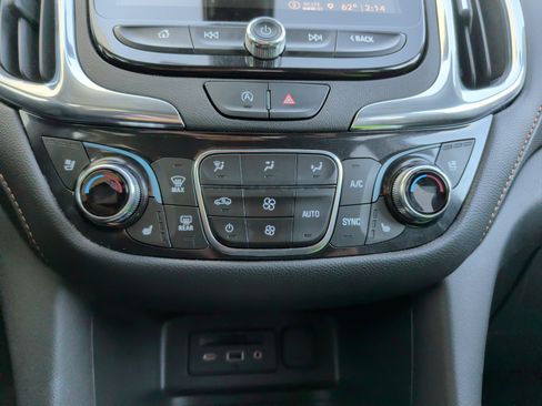 Used 2023 Chevrolet Equinox Premier image 18