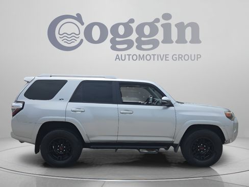 Used 2017 Toyota 4Runner SR5 Premium AWD/4WD image 6