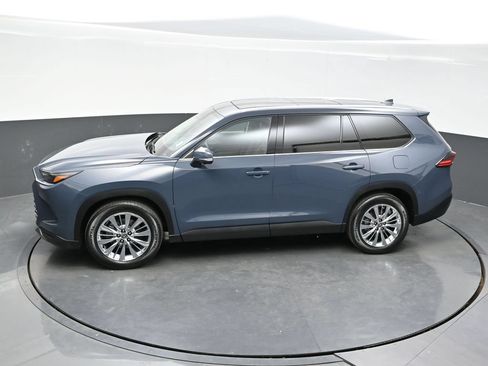 Used 2025 Toyota Grand Highlander AWD image 33