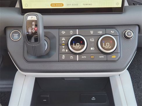 New 2025 Land Rover Defender 130 X-Dynamic SE image 14