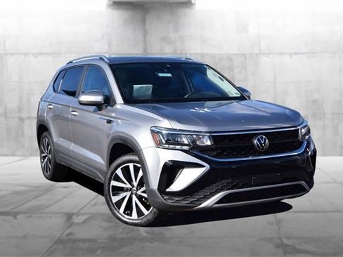 Certified 2023 Volkswagen Taos SE w/ Panoramic Sunroof Package image 2