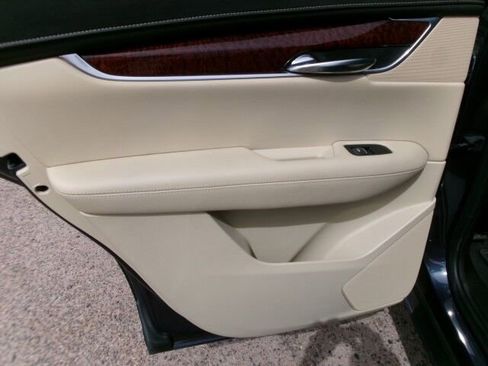 Used 2018 Cadillac XT5 Luxury w/ Driver Awareness Package FWD image 15