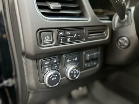 Used 2023 GMC Yukon SLT w/ SLT Premium Package image 23