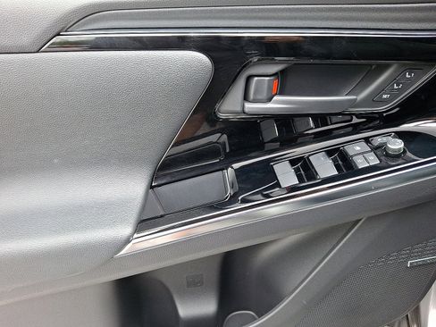 Used 2023 Subaru Solterra AWD image 12