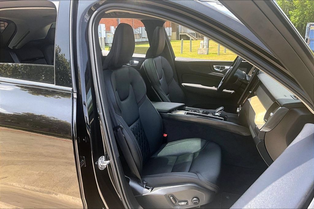 Certified 2026 Volvo XC60 B5 Plus AWD/4WD image 10