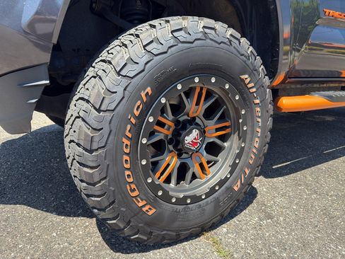 Used 2019 Toyota Tacoma TRD Sport AWD/4WD image 8