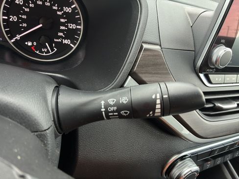 Used 2025 Nissan Altima 2.5 SV FWD image 19