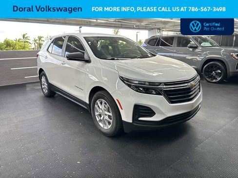 Used 2022 Chevrolet Equinox LS image 2