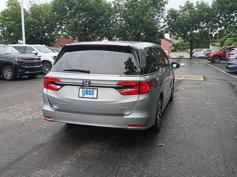 Used 2024 Honda Odyssey Touring image 3