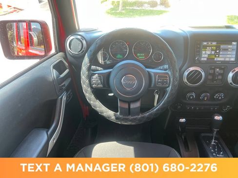 Used 2016 Jeep Wrangler Unlimited Sahara w/ Connectivity Group AWD/4WD image 15