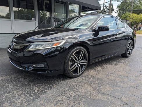 Used 2017 Honda Accord Touring image 1