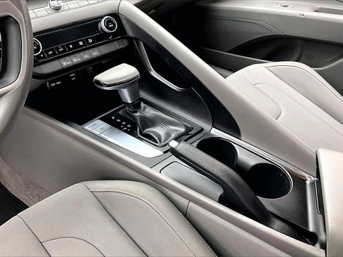 Used 2024 Hyundai Elantra SEL image 15