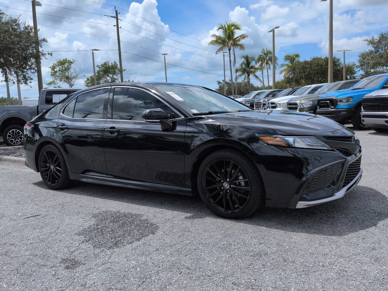 Used 2022 Toyota Camry XSE FWD image 2