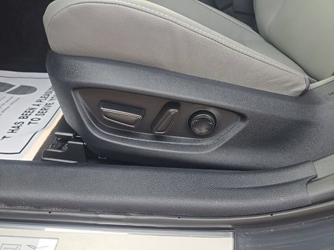 Used 2025 Toyota Camry SE AWD/4WD image 10