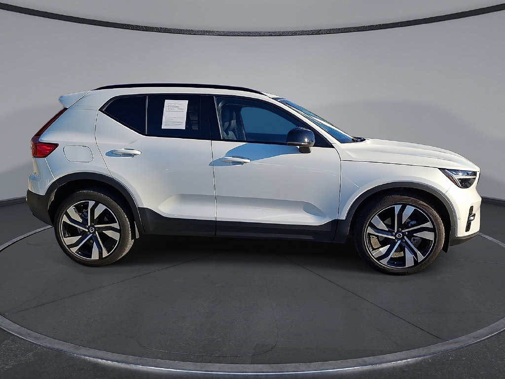 Certified 2024 Volvo XC40 B5 Plus w/ Protection Package Premier AWD/4WD image 6