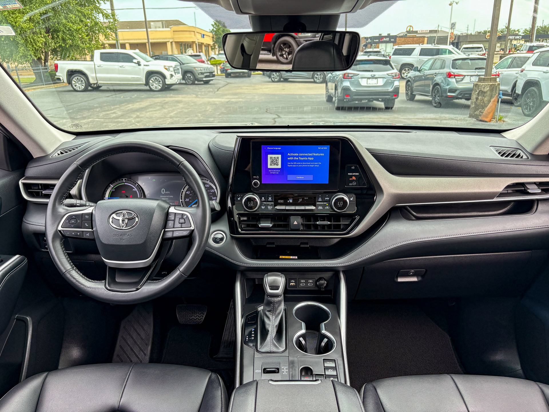 Used 2024 Toyota Highlander XLE AWD/4WD image 32