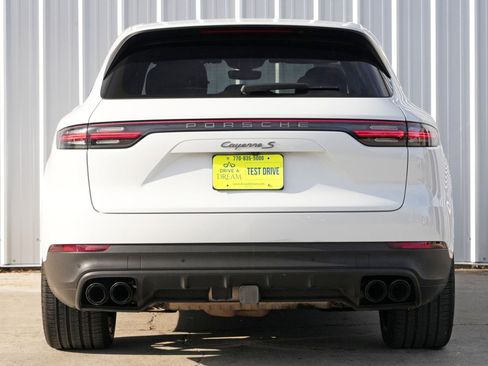 Used 2022 Porsche Cayenne S Platinum w/ Premium Package Plus image 11