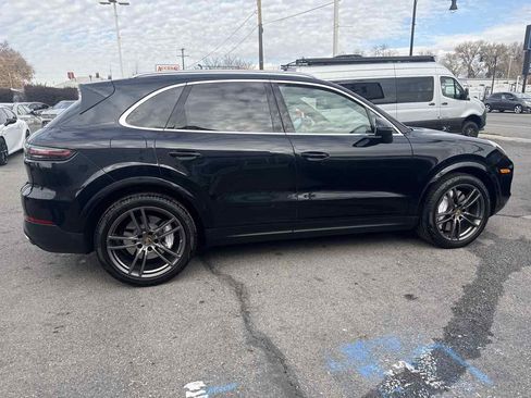 Used 2020 Porsche Cayenne S image 5