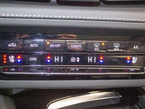 Used 2023 Buick Envision Avenir image 31