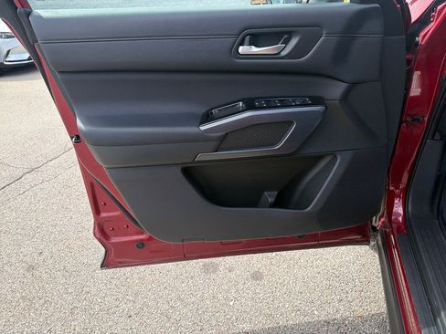 Certified 2025 Nissan Pathfinder SL AWD/4WD image 12
