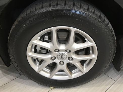Used 2024 Chrysler Pacifica Touring-L FWD image 10