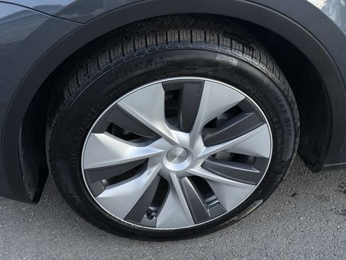 Used 2023 Tesla Model Y Long Range image 33