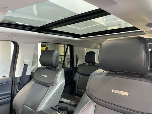 Used 2025 Ford Expedition Max Platinum w/ Driver's Package image 32