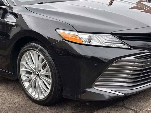 Used 2018 Toyota Camry XLE image 13